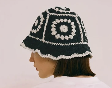 Innovazione nei cappelli incrociati-a mano: lavorazione a maglia alla moda, c...